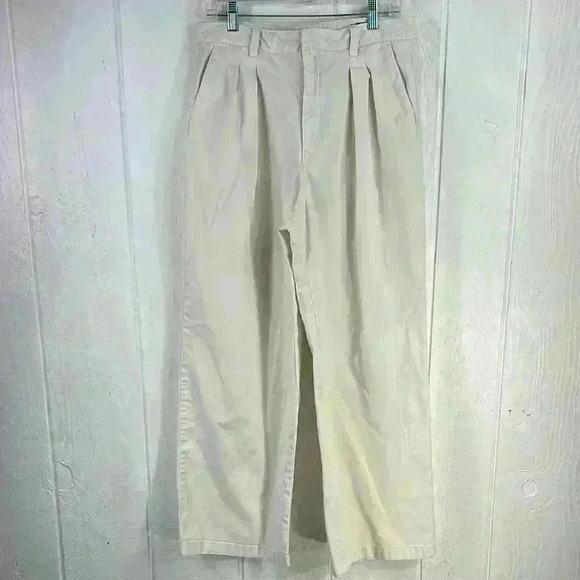 GAP Pants - GAP Women’s Wide Leg Cream Pleated Khakis Pants 29” inseam with double enclosure